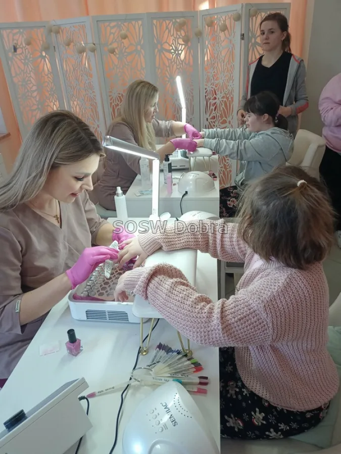 Galeria „Wyjście do Studia Urody GlamLook w Dobrej” — zdjęcie 1.
