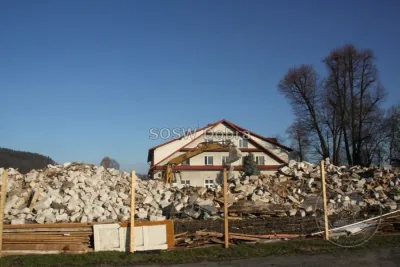 Fotograficzna kronika rozbudowy Specjalnego Ośrodka Szkolno-Wychowawczego w Dobrej w latach 2014–2018 – od rozbiórki starej części, przez kolejne etapy budowy, po gotowe sale i pracownie — zdjęcie 6.