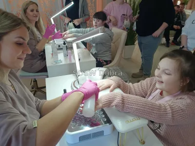 Galeria „Wyjście do Studia Urody GlamLook w Dobrej” — zdjęcie 15.