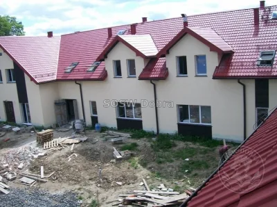 Fotograficzna kronika rozbudowy Specjalnego Ośrodka Szkolno-Wychowawczego w Dobrej w latach 2014–2018 – od rozbiórki starej części, przez kolejne etapy budowy, po gotowe sale i pracownie — zdjęcie 35.