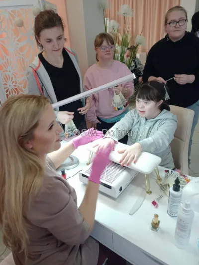 Galeria „Wyjście do Studia Urody GlamLook w Dobrej” — zdjęcie 10.