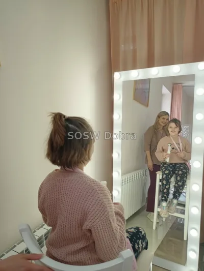 Galeria „Wyjście do Studia Urody GlamLook w Dobrej” — zdjęcie 30.