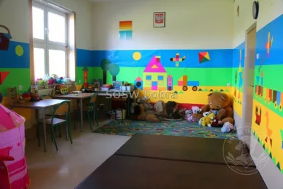 Fotograficzna kronika rozbudowy Specjalnego Ośrodka Szkolno-Wychowawczego w Dobrej w latach 2014–2018 – od rozbiórki starej części, przez kolejne etapy budowy, po gotowe sale i pracownie — zdjęcie 47.