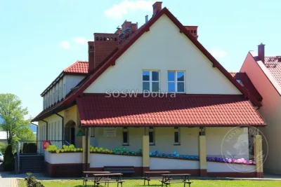 Fotograficzna kronika rozbudowy Specjalnego Ośrodka Szkolno-Wychowawczego w Dobrej w latach 2014–2018 – od rozbiórki starej części, przez kolejne etapy budowy, po gotowe sale i pracownie — zdjęcie 34.