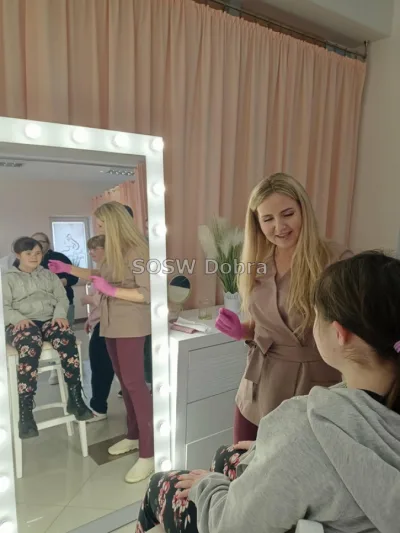 Galeria „Wyjście do Studia Urody GlamLook w Dobrej” — zdjęcie 5.