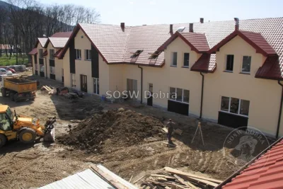 Fotograficzna kronika rozbudowy Specjalnego Ośrodka Szkolno-Wychowawczego w Dobrej w latach 2014–2018 – od rozbiórki starej części, przez kolejne etapy budowy, po gotowe sale i pracownie — zdjęcie 32.