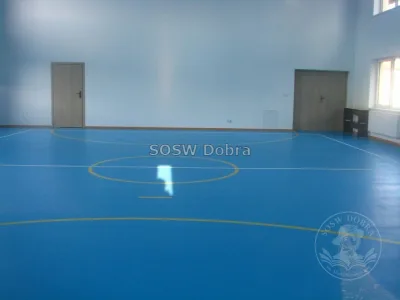 Fotograficzna kronika rozbudowy Specjalnego Ośrodka Szkolno-Wychowawczego w Dobrej w latach 2014–2018 – od rozbiórki starej części, przez kolejne etapy budowy, po gotowe sale i pracownie — zdjęcie 42.