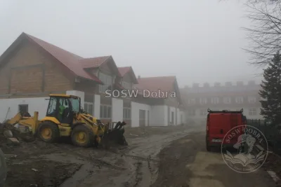Fotograficzna kronika rozbudowy Specjalnego Ośrodka Szkolno-Wychowawczego w Dobrej w latach 2014–2018 – od rozbiórki starej części, przez kolejne etapy budowy, po gotowe sale i pracownie — zdjęcie 26.