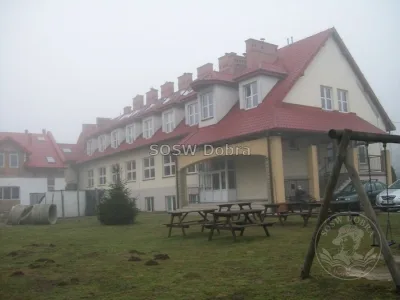 Fotograficzna kronika rozbudowy Specjalnego Ośrodka Szkolno-Wychowawczego w Dobrej w latach 2014–2018 – od rozbiórki starej części, przez kolejne etapy budowy, po gotowe sale i pracownie — zdjęcie 25.