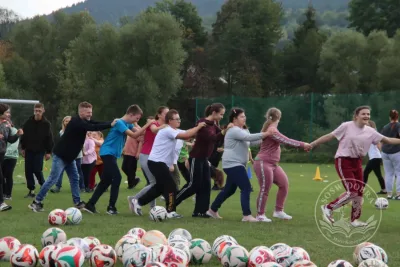 Wycieczka integracyjno-dydaktyczna na stadion LKS Dobrzanka.