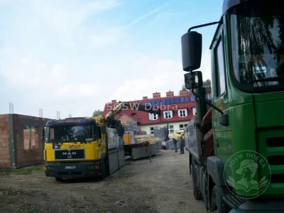 Fotograficzna kronika rozbudowy Specjalnego Ośrodka Szkolno-Wychowawczego w Dobrej w latach 2014–2018 – od rozbiórki starej części, przez kolejne etapy budowy, po gotowe sale i pracownie — zdjęcie 14.