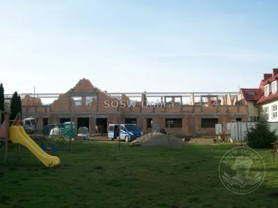 Fotograficzna kronika rozbudowy Specjalnego Ośrodka Szkolno-Wychowawczego w Dobrej w latach 2014–2018 – od rozbiórki starej części, przez kolejne etapy budowy, po gotowe sale i pracownie — zdjęcie 19.