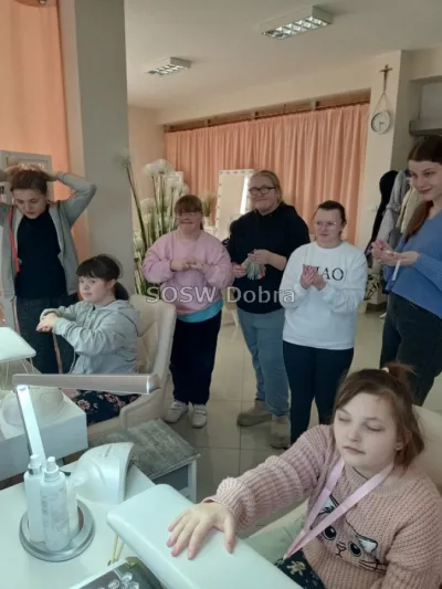 Galeria „Wyjście do Studia Urody GlamLook w Dobrej” — zdjęcie 18.