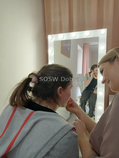 Galeria „Wyjście do Studia Urody GlamLook w Dobrej” — zdjęcie 37.