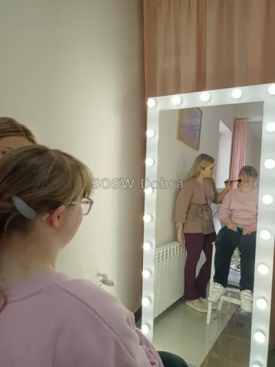 Galeria „Wyjście do Studia Urody GlamLook w Dobrej” — zdjęcie 11.
