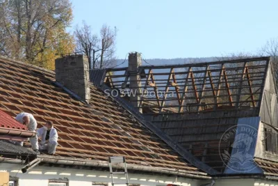 Fotograficzna kronika rozbudowy Specjalnego Ośrodka Szkolno-Wychowawczego w Dobrej w latach 2014–2018 – od rozbiórki starej części, przez kolejne etapy budowy, po gotowe sale i pracownie — zdjęcie 3.