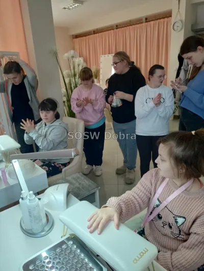 Galeria „Wyjście do Studia Urody GlamLook w Dobrej” — zdjęcie 19.