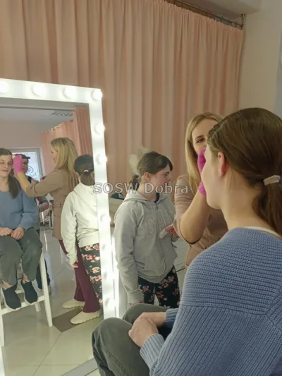 Galeria „Wyjście do Studia Urody GlamLook w Dobrej” — zdjęcie 23.