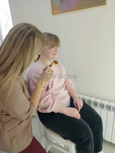 Galeria „Wyjście do Studia Urody GlamLook w Dobrej” — zdjęcie 12.